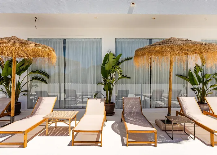 Victoria Sunset Suites